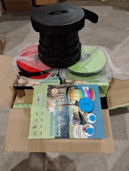 Foldable mobile stool